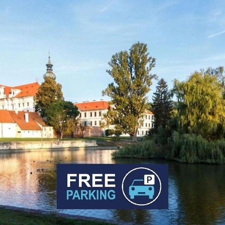 Adalbert Ecohotel Praha Bagian luar foto