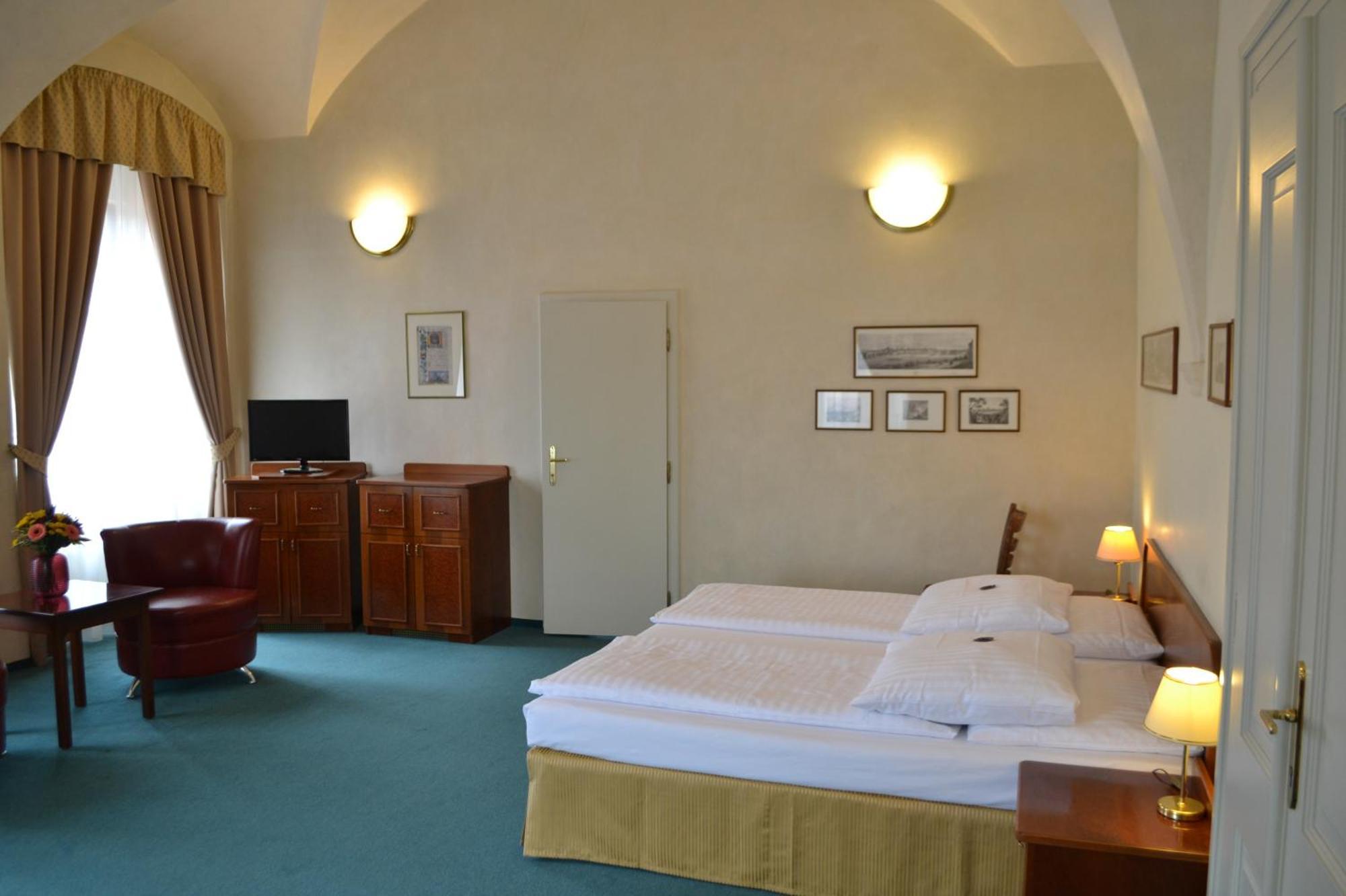 Adalbert Ecohotel Praha Bagian luar foto