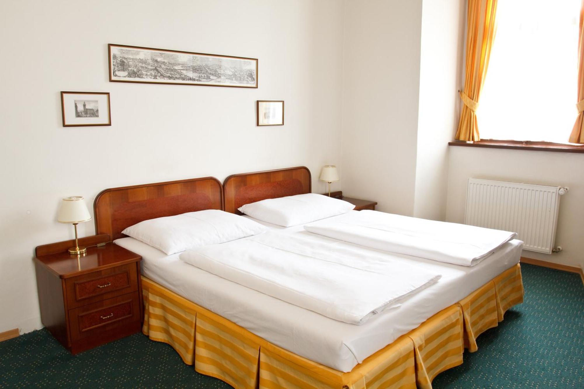 Adalbert Ecohotel Praha Bagian luar foto