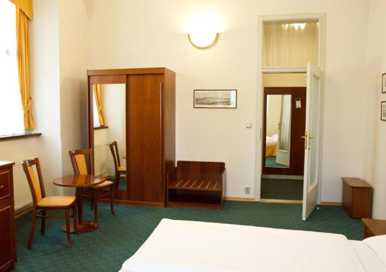 Adalbert Ecohotel Praha Bagian luar foto