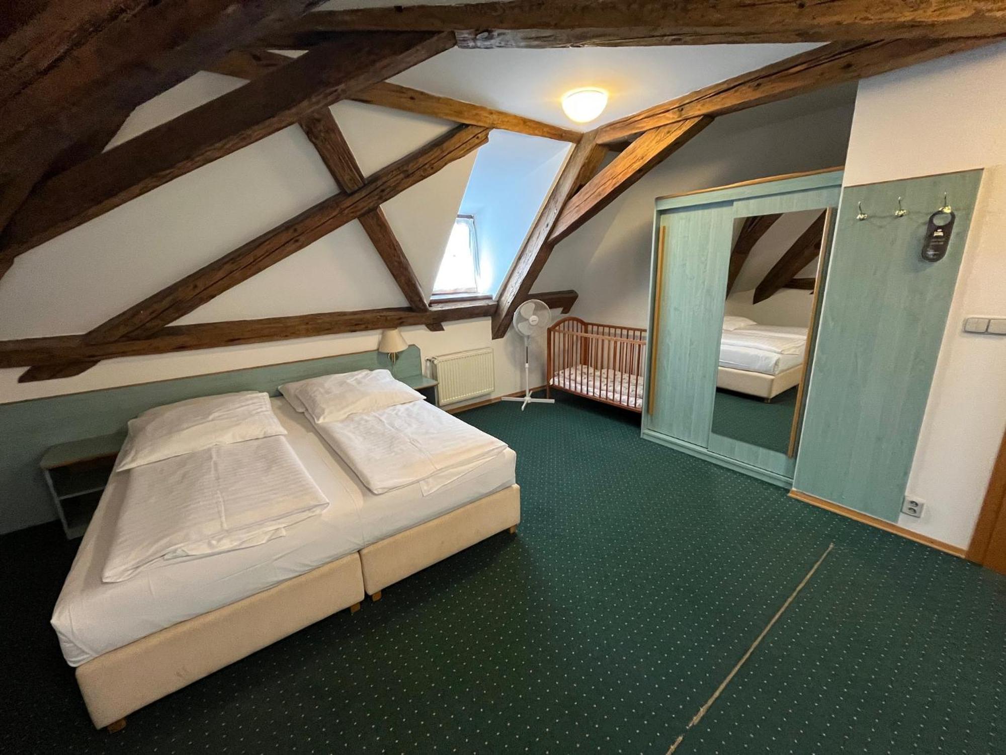 Adalbert Ecohotel Praha Bagian luar foto
