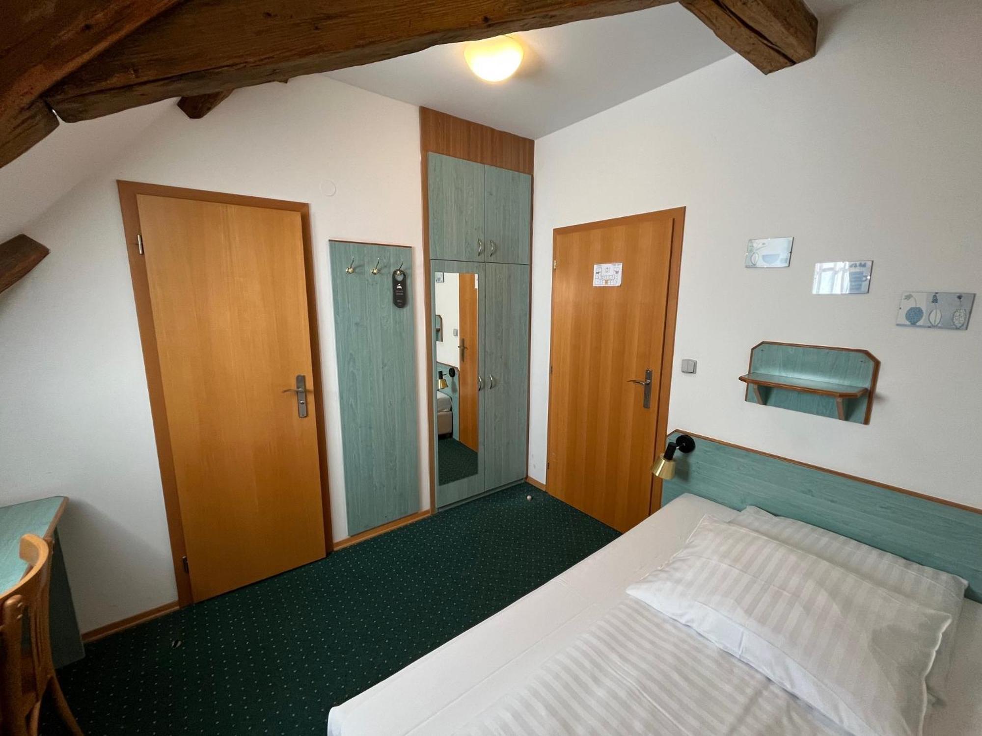 Adalbert Ecohotel Praha Bagian luar foto