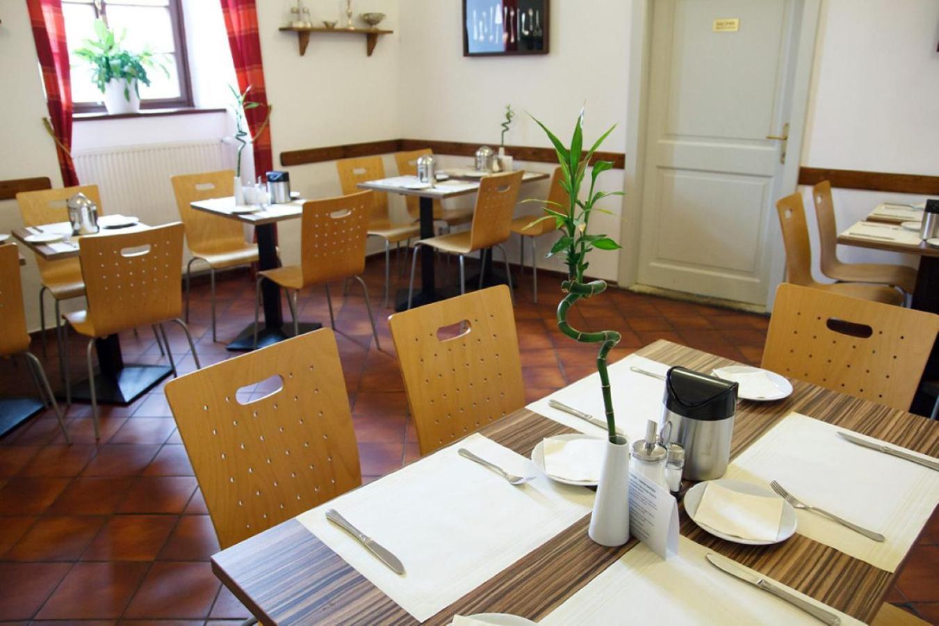 Adalbert Ecohotel Praha Bagian luar foto