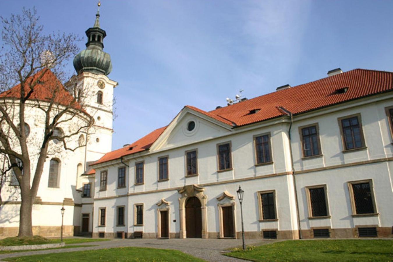 Adalbert Ecohotel Praha Bagian luar foto