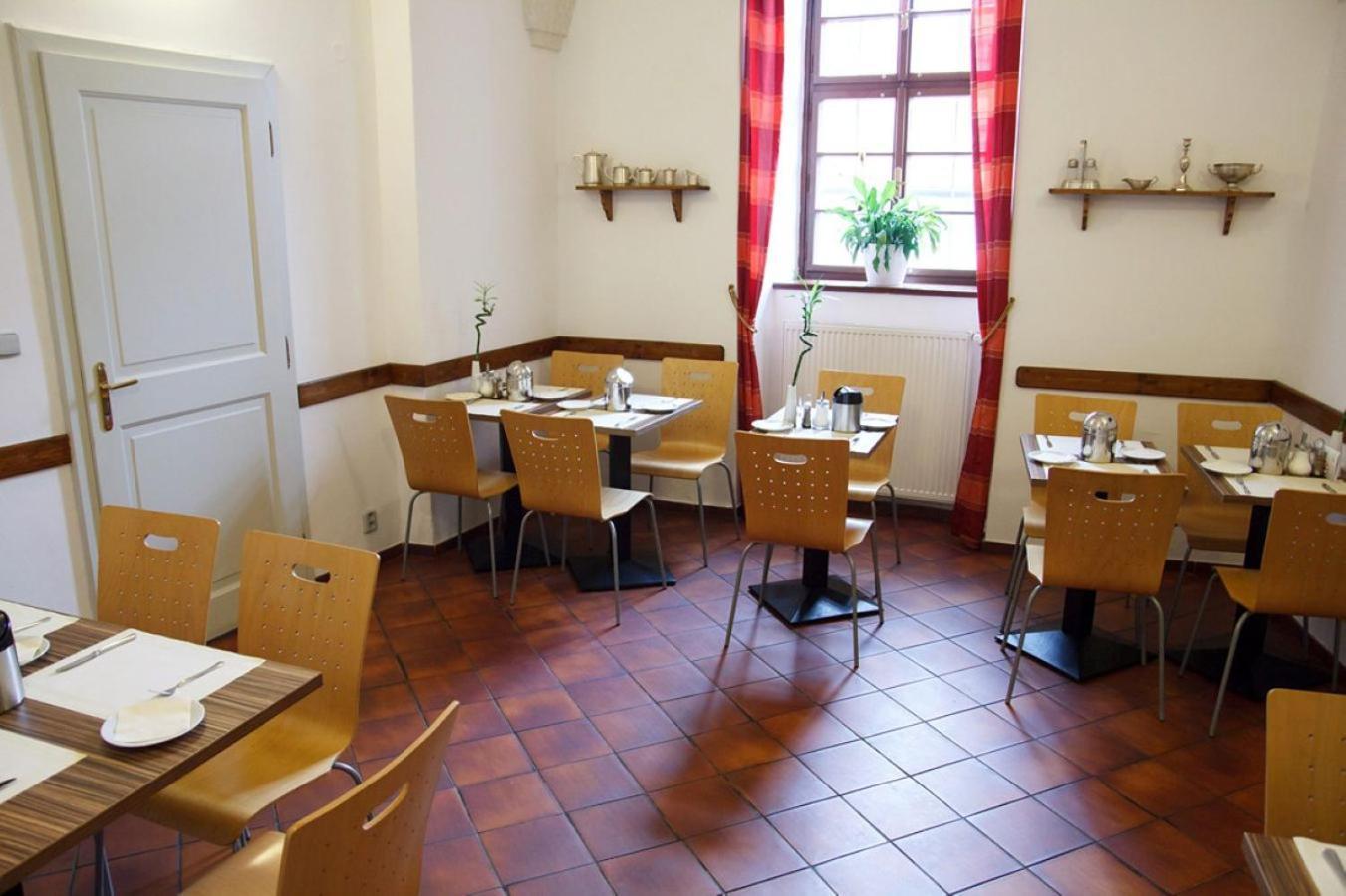 Adalbert Ecohotel Praha Bagian luar foto