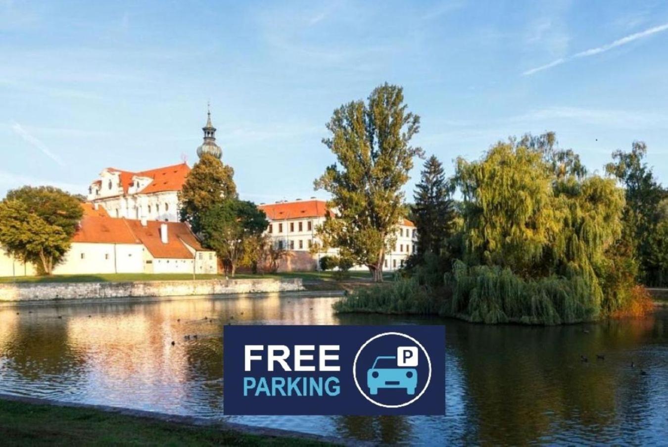 Adalbert Ecohotel Praha Bagian luar foto